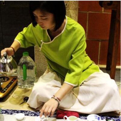 女士喝茶的手勢(shì)，女人正確喝茶手勢(shì)姿勢(shì)圖