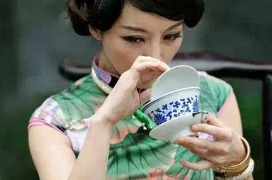 女士喝茶優(yōu)雅姿勢(shì)，女士正確喝茶姿勢(shì)禮儀
