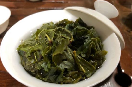 香精茶喝多了會(huì)怎么樣，茶葉加香精有什么害處？