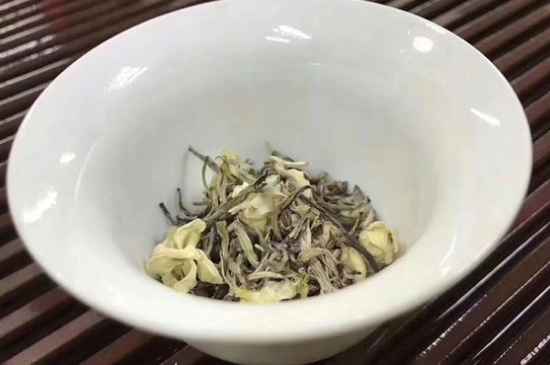 女孩喝茉莉茶的好處，茉莉茶葉的功效與禁忌