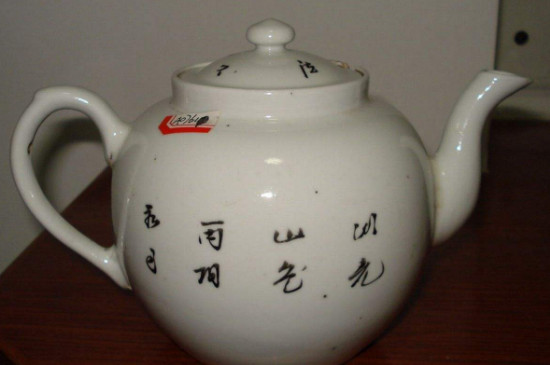 瓷壺適合泡什么茶，瓷器茶具喝什么茶好