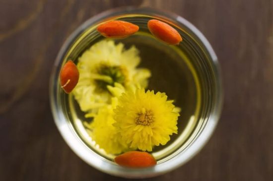 菊花茶的最佳搭配有哪幾樣，菊花茶和什么搭配喝效果好？