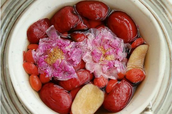 喝玫瑰花茶能祛斑嗎，玫瑰花茶有祛斑的功效嗎？