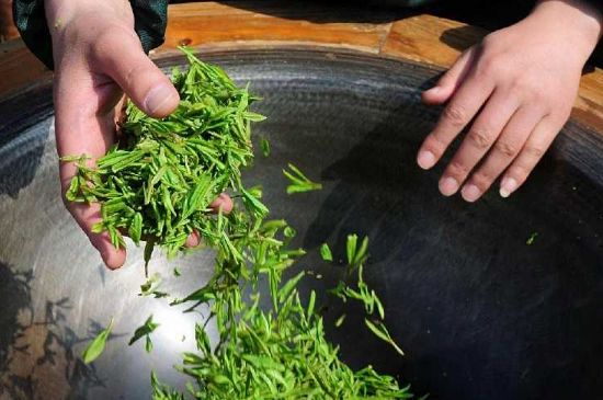 龍井茶炒茶葉怎么炒出好茶色，茶葉怎樣做出來最綠？