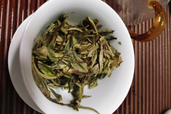 7年壽眉和2年白牡丹哪個好，老白茶壽眉與白牡丹的口感區(qū)別