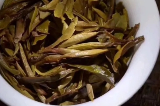 老白茶上火還是去火？夏季喝煮的老白茶會容易上火！