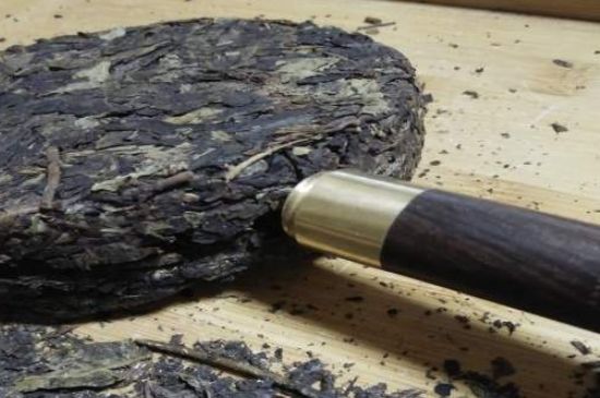 伏茶里的金花是黃曲霉素嗎，金花茯茶里的是什么菌