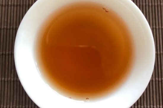 老白茶上火還是去火？夏季喝煮的老白茶會容易上火！