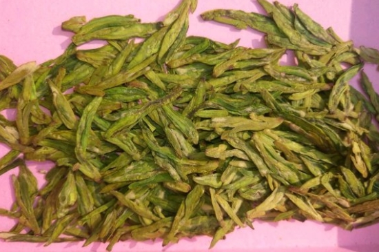 西湖龍井新茶和陳茶的區(qū)別，怎么區(qū)分龍井新茶和舊茶？