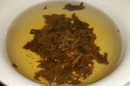女人喝紅茶好還是喝普洱茶好，普洱茶和紅茶哪個(gè)適合女人喝