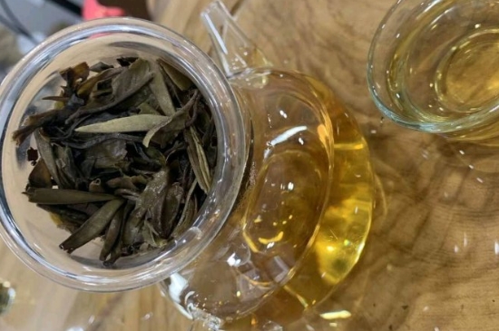 白茶三年為藥七年為寶的原理，為什么說一年茶三年藥七年寶？