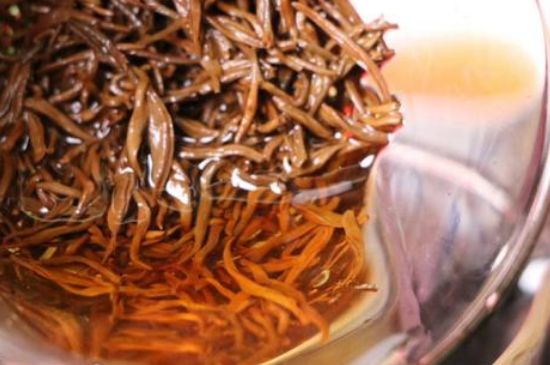 300塊錢的金駿眉能喝嗎，兩三百多金駿眉和一千多區(qū)別