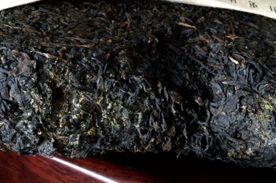 伏茶里的金花是黃曲霉素嗎，金花茯茶里的是什么菌